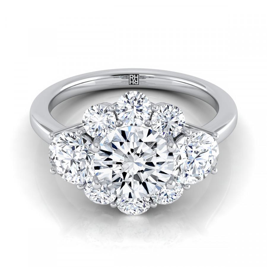 The Upsides of Choosing a Gold Diamond Cluster Engagement Ring