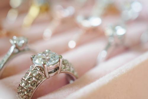 Pros and Cons of Choosing a Vintage Set Diamond Ring