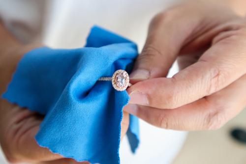 Cleaning your Jewelry Pieces without a Diamond Ring Jewelry Cleaner