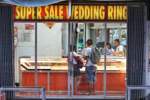 Benefits of Buying a Diamond Ring at a Pawn Shop